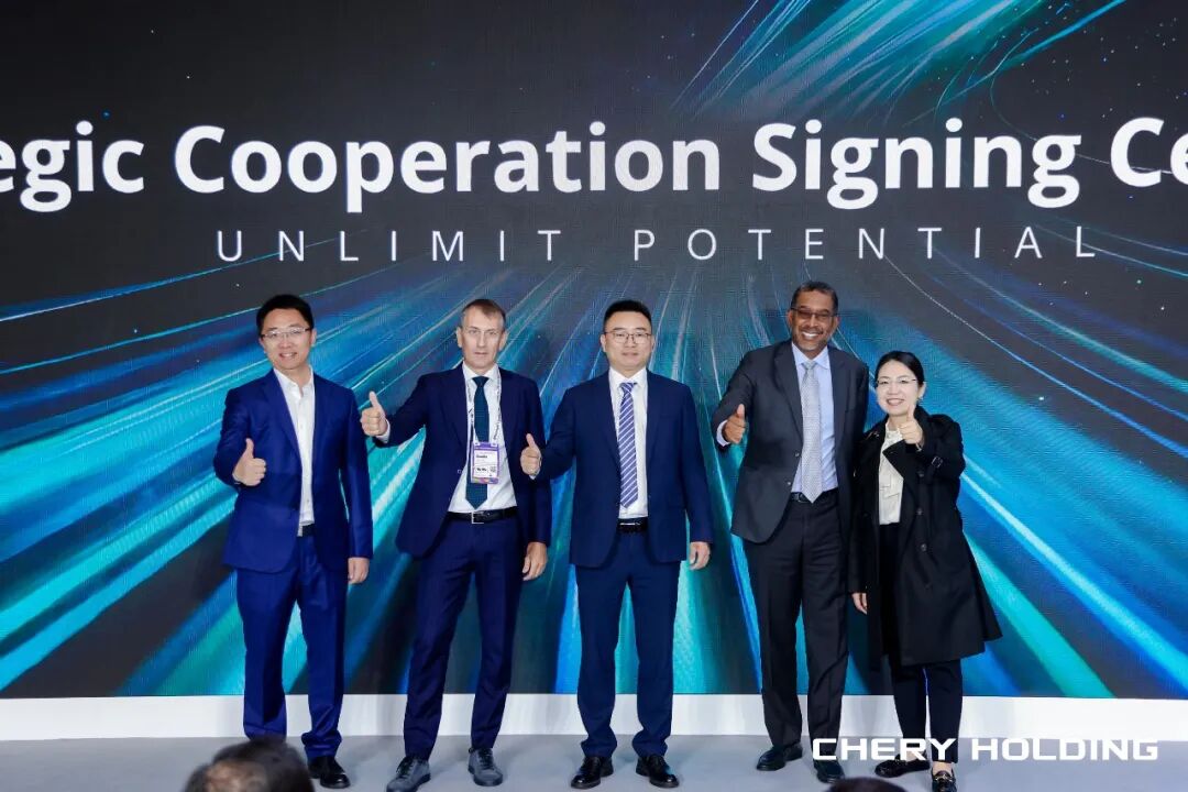 United Trucks представила в Ганновере глобальное комплексное решение по перевозкам: первая клиентская машина коридора Китай–Евразия передана одновременно