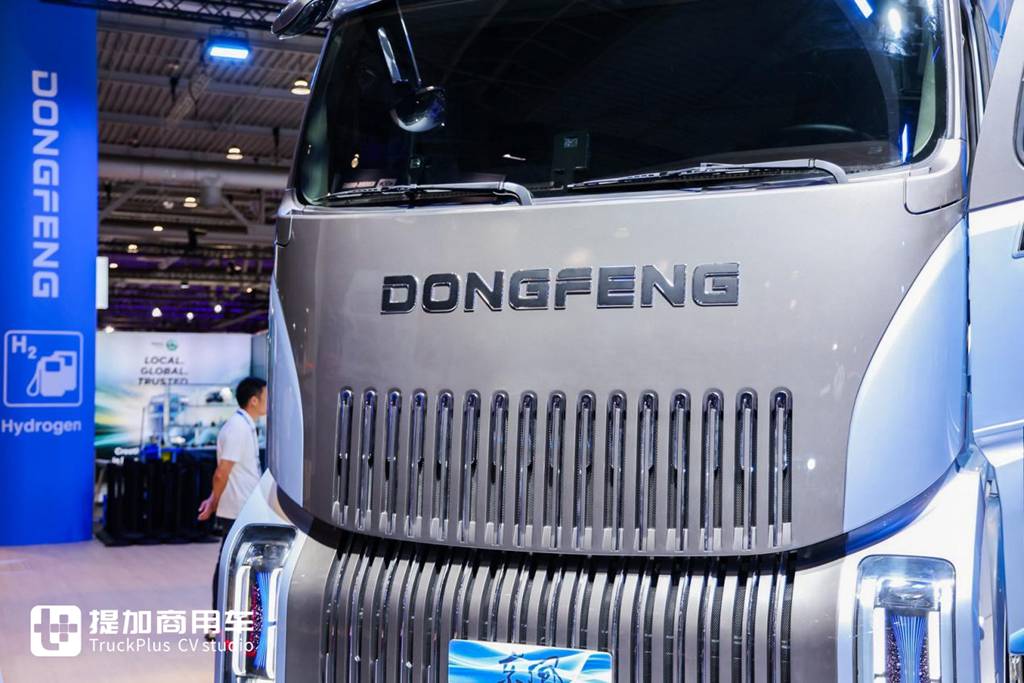 Три машины, три стекла, одна система и одна платформа: Dongfeng показала в Ганновере «полный комплект» водородных коммерческих автомобилей