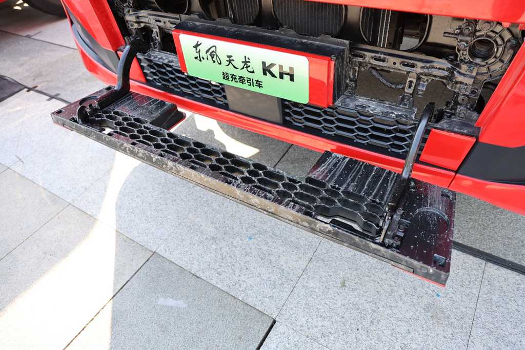 80% за 18 минут! Dongfeng Tianlong KH запускает сверхбыструю зарядку и полностью обновлённую кабину