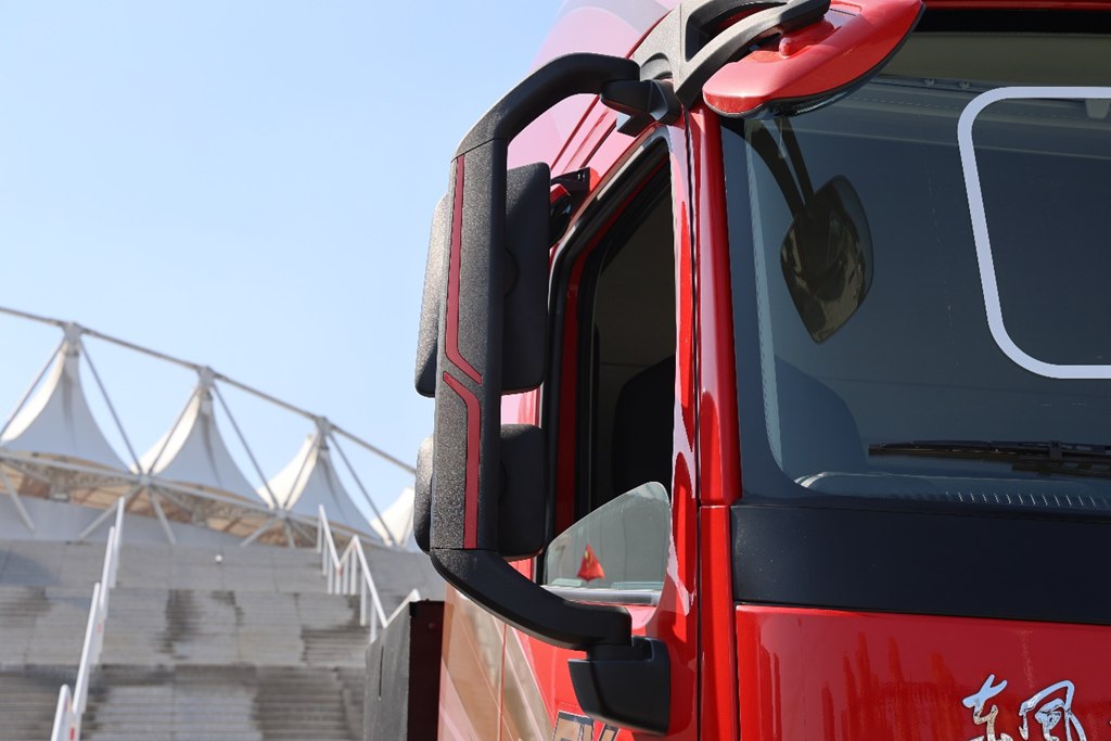 80% за 18 минут! Dongfeng Tianlong KH запускает сверхбыструю зарядку и полностью обновлённую кабину