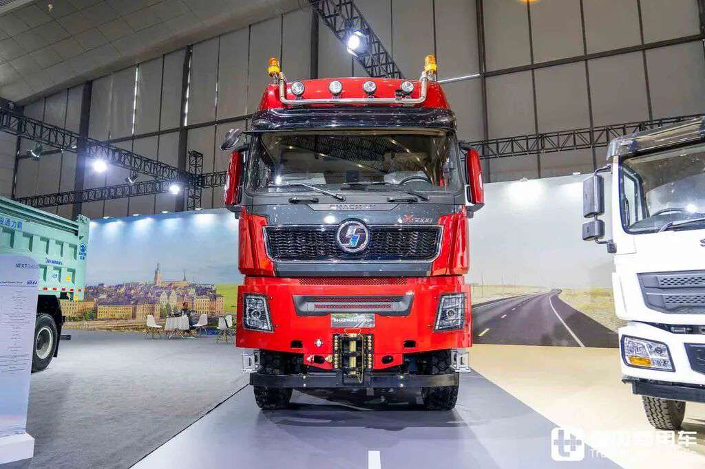 Самый мощный китайский тягач для негабаритных грузов? 8×8 + АКПП + 660 л.с.: детальная фотоэкскурсия по Shaanxi Delong X5000