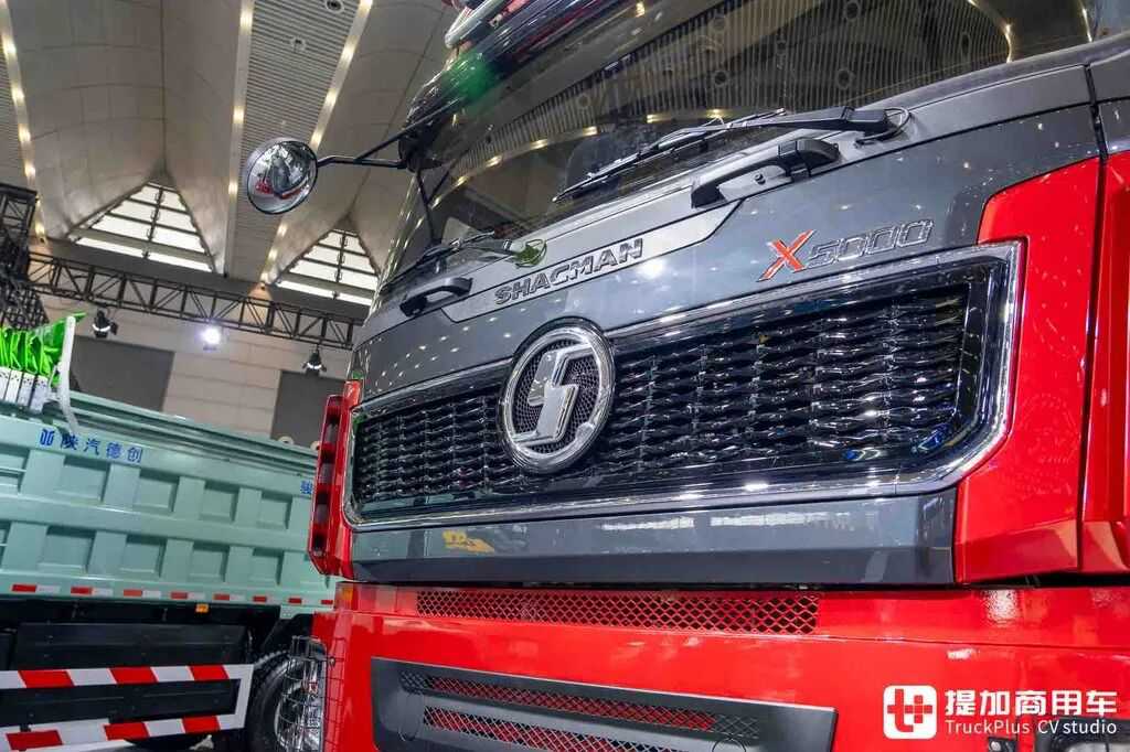 Самый мощный китайский тягач для негабаритных грузов? 8×8 + АКПП + 660 л.с.: детальная фотоэкскурсия по Shaanxi Delong X5000