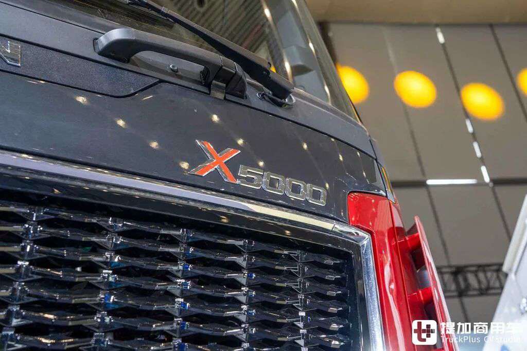 Самый мощный китайский тягач для негабаритных грузов? 8×8 + АКПП + 660 л.с.: детальная фотоэкскурсия по Shaanxi Delong X5000