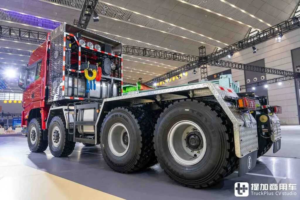 Самый мощный китайский тягач для негабаритных грузов? 8×8 + АКПП + 660 л.с.: детальная фотоэкскурсия по Shaanxi Delong X5000