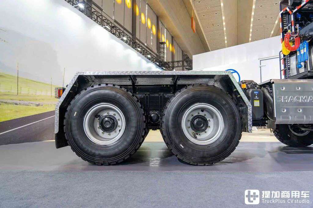 Самый мощный китайский тягач для негабаритных грузов? 8×8 + АКПП + 660 л.с.: детальная фотоэкскурсия по Shaanxi Delong X5000