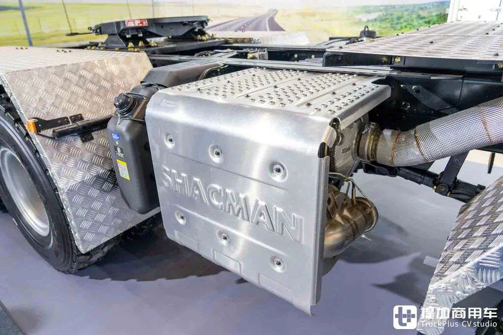 Самый мощный китайский тягач для негабаритных грузов? 8×8 + АКПП + 660 л.с.: детальная фотоэкскурсия по Shaanxi Delong X5000