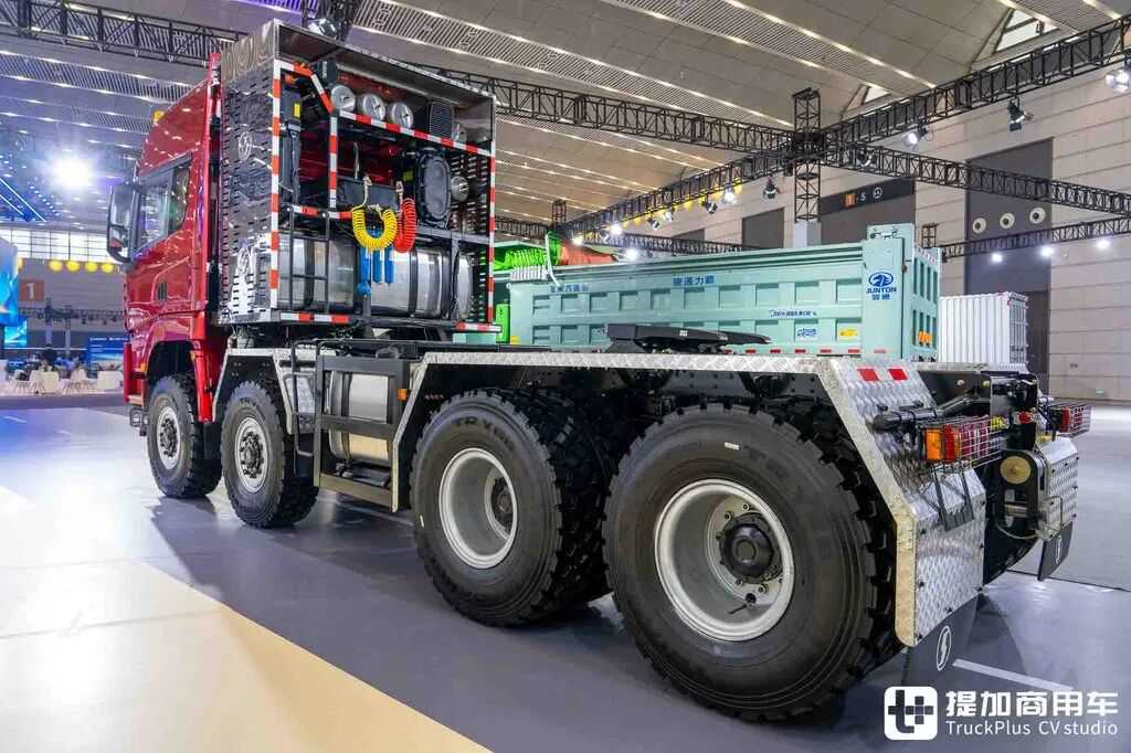 Самый мощный китайский тягач для негабаритных грузов? 8×8 + АКПП + 660 л.с.: детальная фотоэкскурсия по Shaanxi Delong X5000
