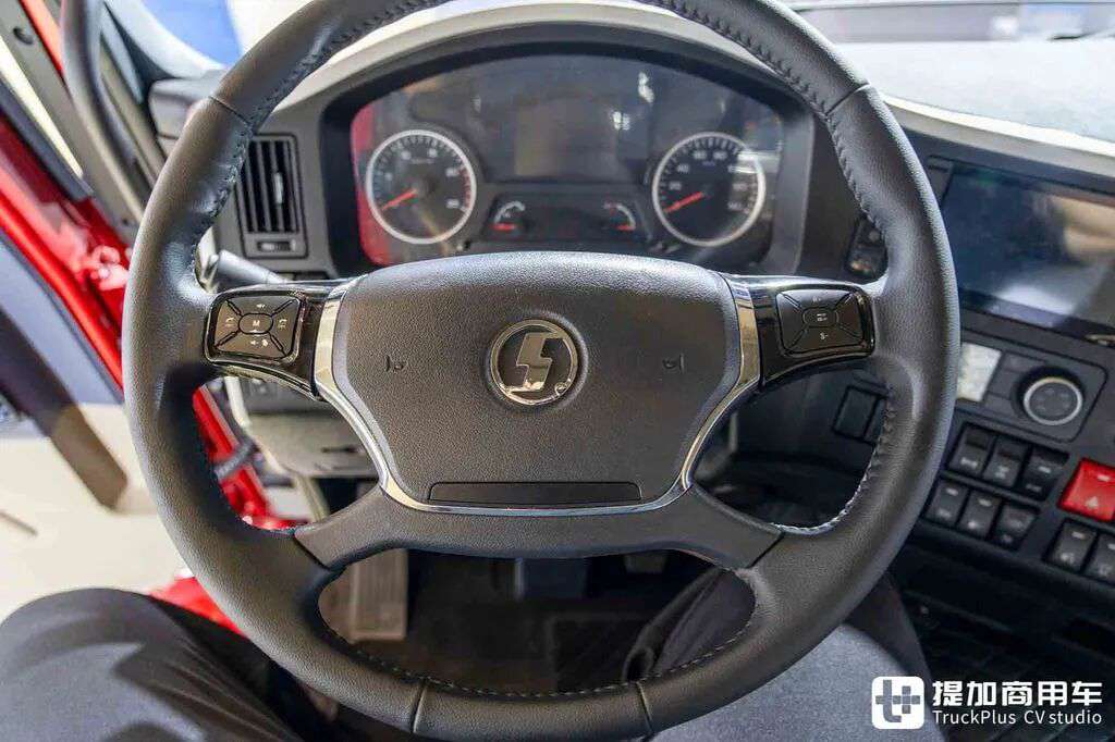 Самый мощный китайский тягач для негабаритных грузов? 8×8 + АКПП + 660 л.с.: детальная фотоэкскурсия по Shaanxi Delong X5000