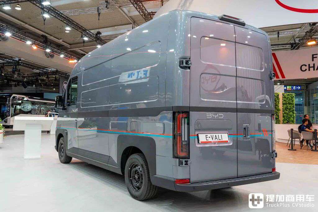 Редкий в Китае фургон BYD? Полный привод по опции и раздача энергии — BYD E-Vali в детальном обзоре