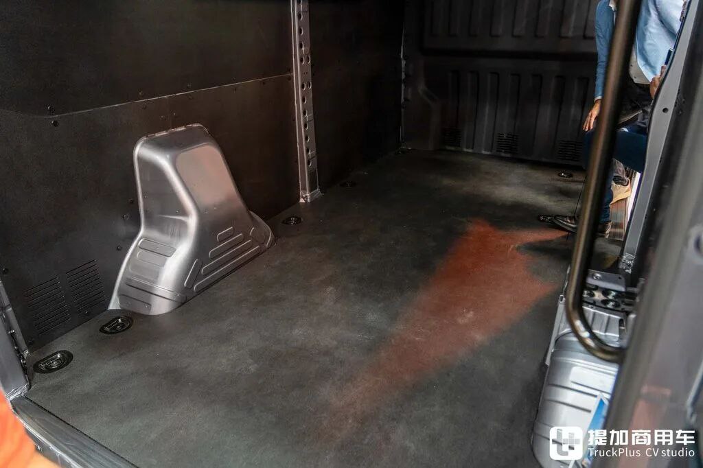 Редкий в Китае фургон BYD? Полный привод по опции и раздача энергии — BYD E-Vali в детальном обзоре