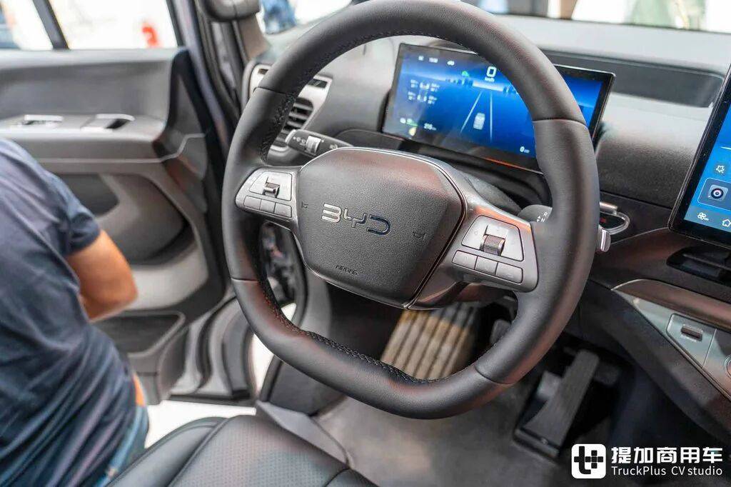 Редкий в Китае фургон BYD? Полный привод по опции и раздача энергии — BYD E-Vali в детальном обзоре